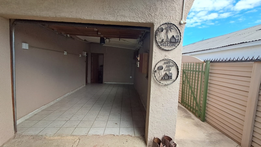 6 Bedroom Property for Sale in Parys Free State